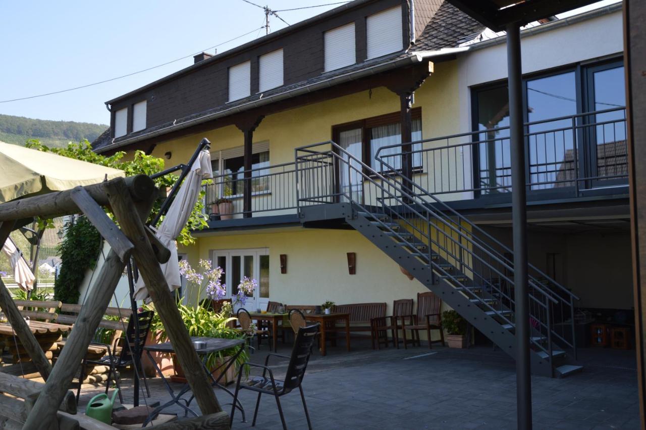 Wein&Gästehaus Porten-Becker Köwerich Exterior foto